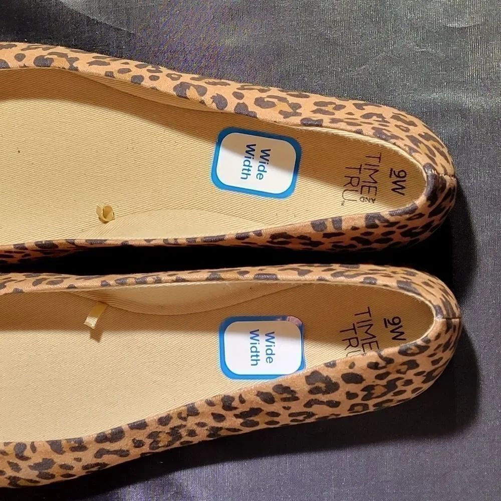 TIME AND TRU BASIC BALLET  ANIMAL PRINT FLATS - Picture 15 of 16